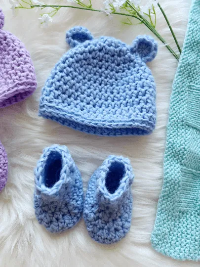 Crochet baby bear beanie and booties | baby gift set | newborn gift | baby shower | baby beanie photography