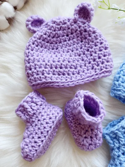 Crochet baby bear beanie and booties | baby gift set | newborn gift | baby shower | baby beanie photography