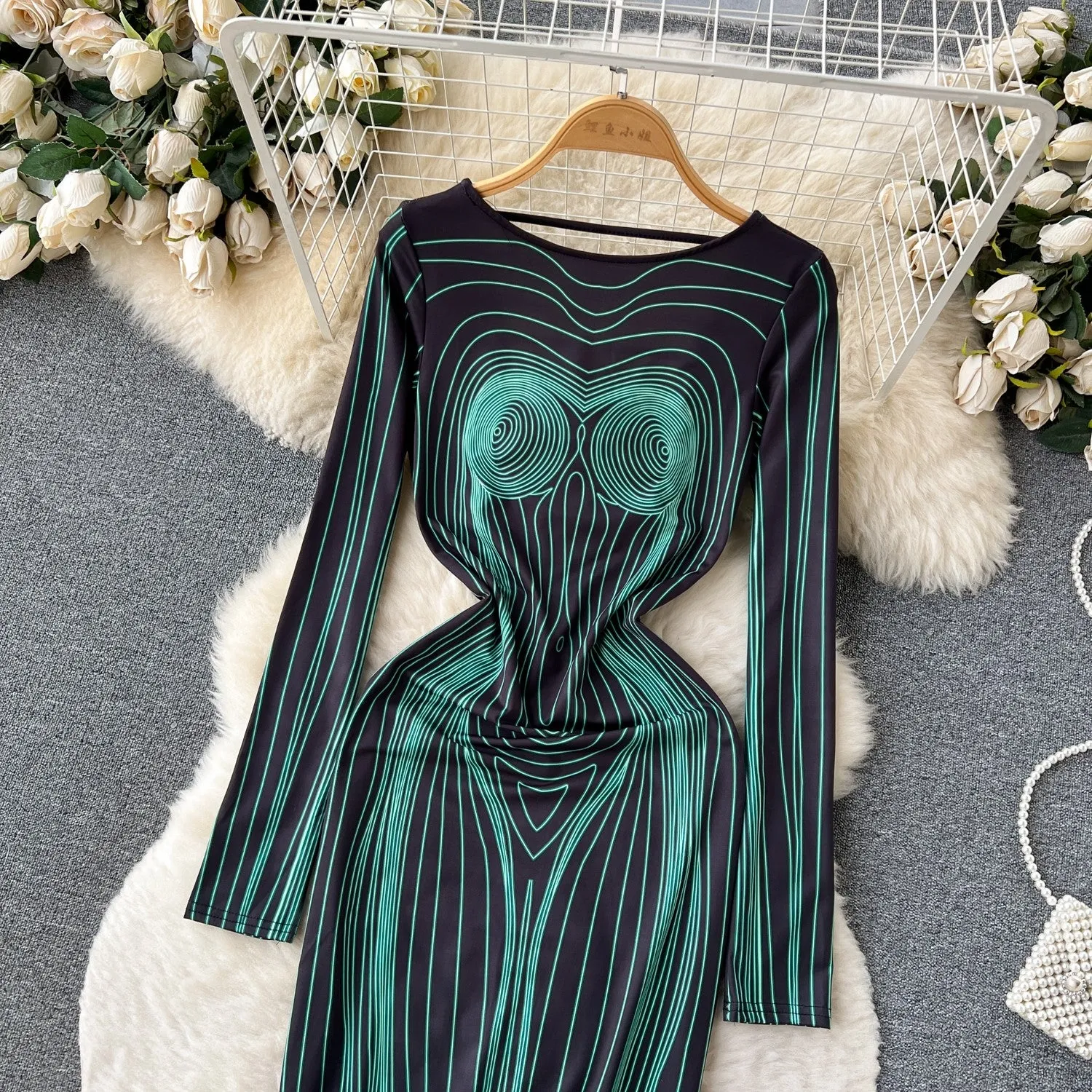 Curvy hot girl long-sleeved dress