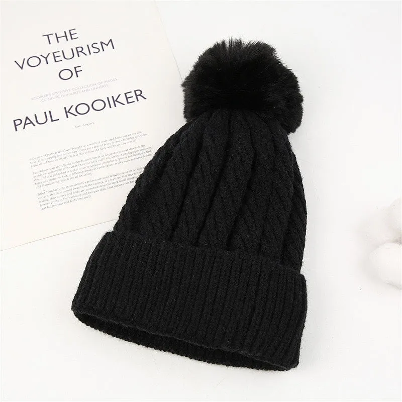 JCH303507 Knitted Beanie with Cable Pattern and Pom-Pom