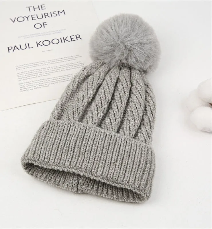 JCH303507 Knitted Beanie with Cable Pattern and Pom-Pom