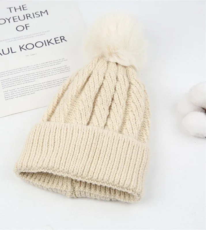 JCH303507 Knitted Beanie with Cable Pattern and Pom-Pom