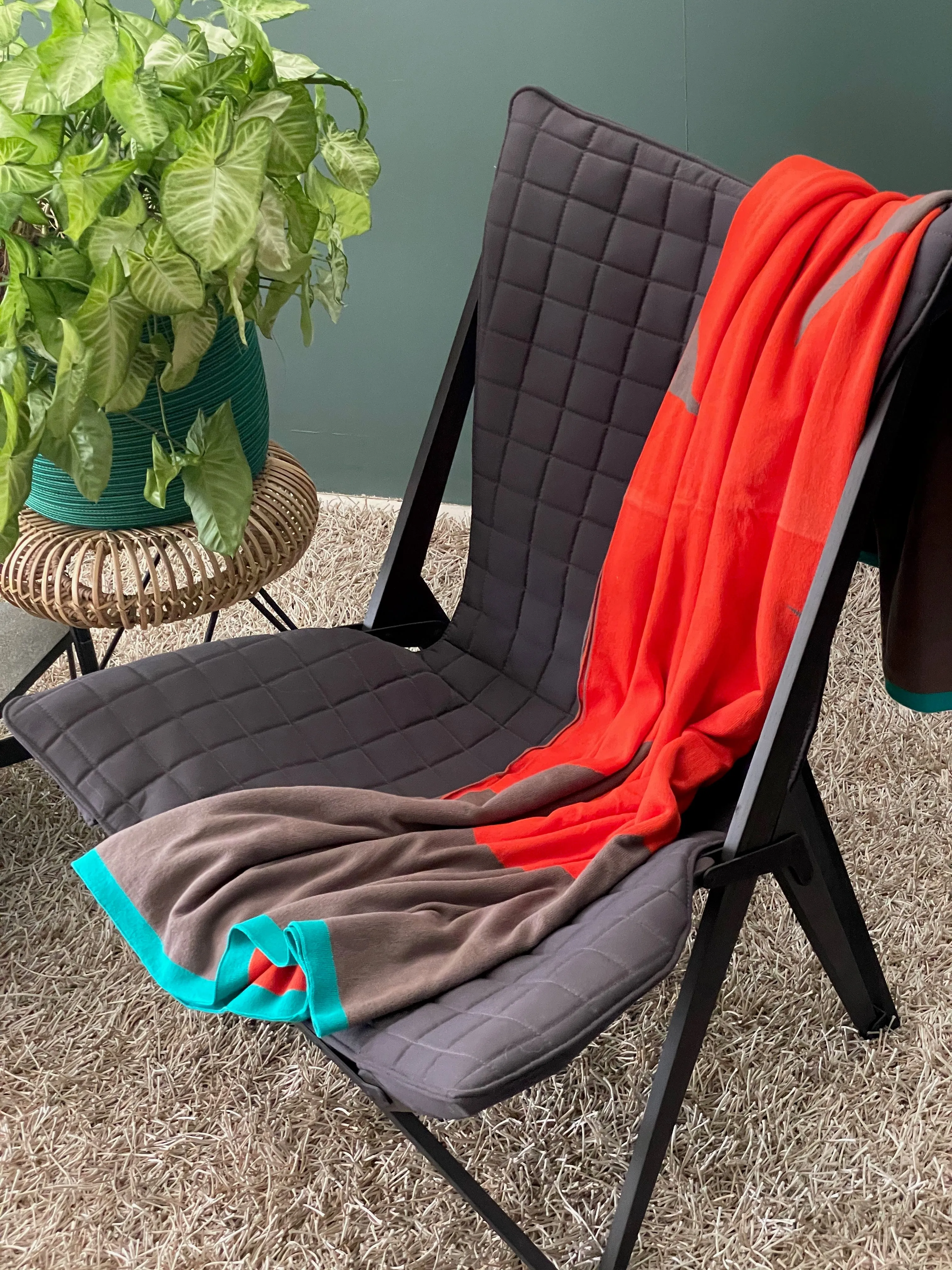 Lella Foldable Lounge Chair