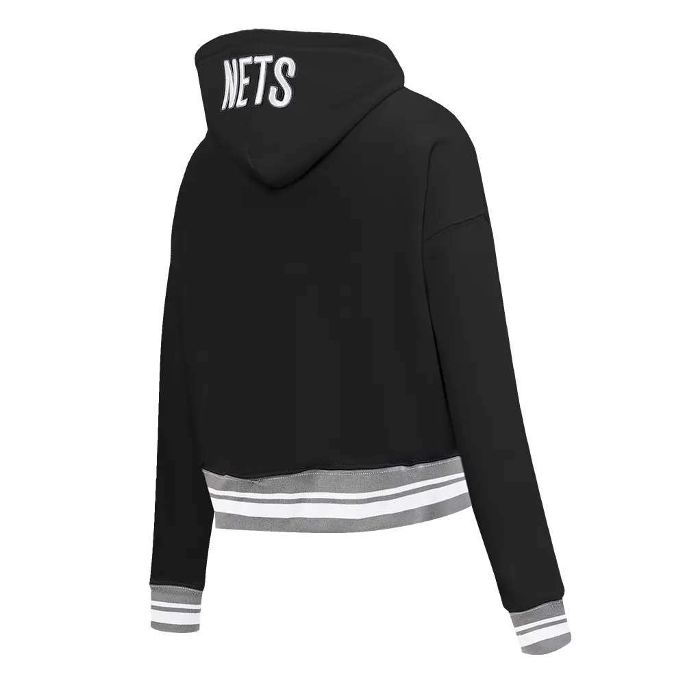 NBA BROOKLYN NETS SCRIPT TAIL WOMEN'S RIB FLC CROPPED PO HOODIE (BLACK/GRAY)