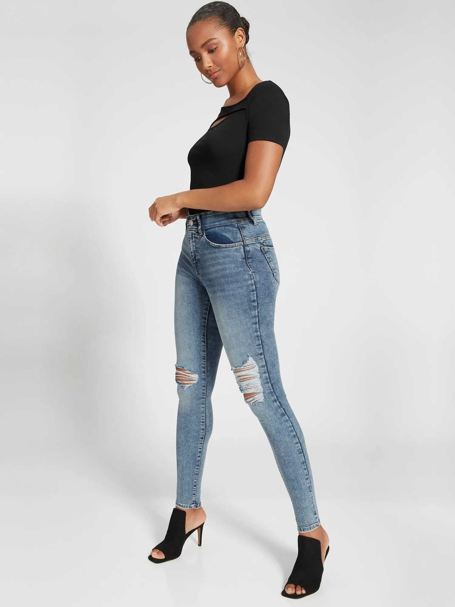 Petite Curvy Ultra High-Waisted Super-Skinny Jeans - Light Wash