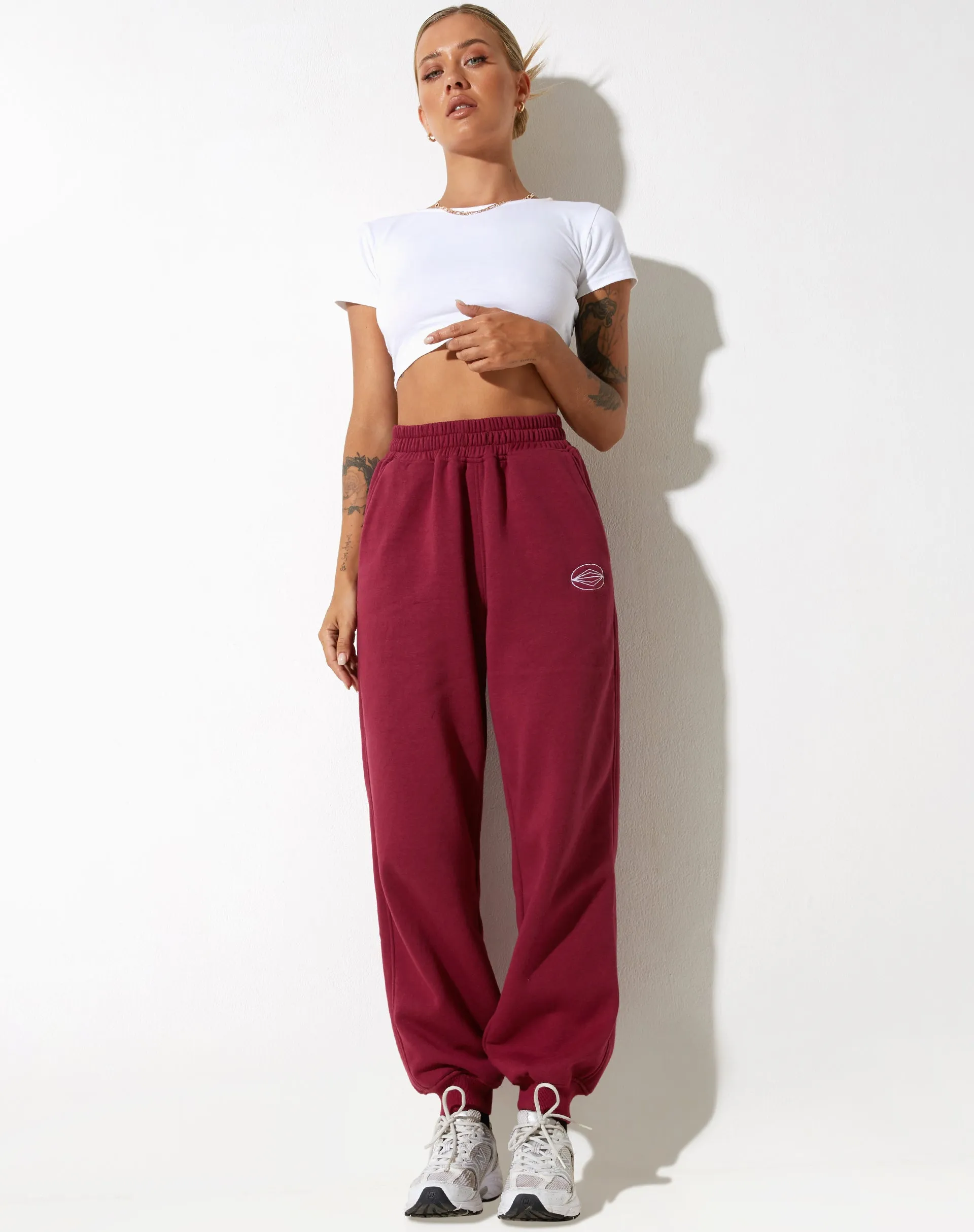 Roider Jogger in Burgundy with 'Winning Team' Embro