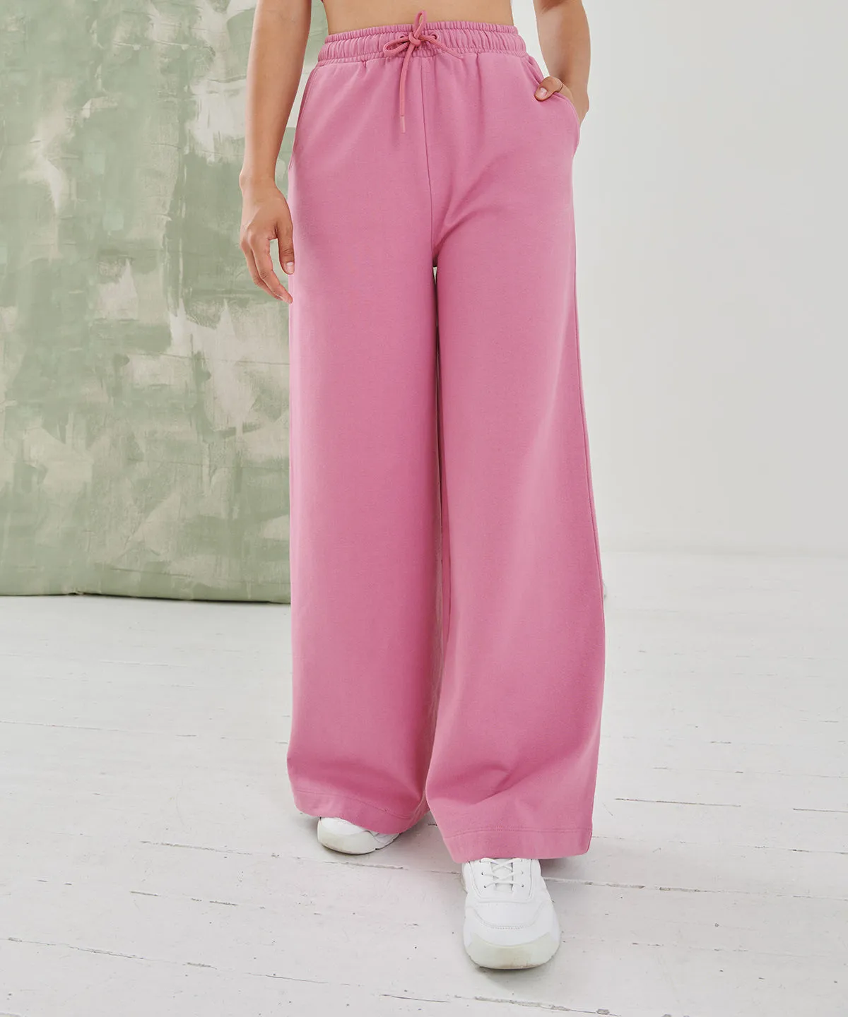 Womens sustainable fashion wide leg joggers | Dusky Pink